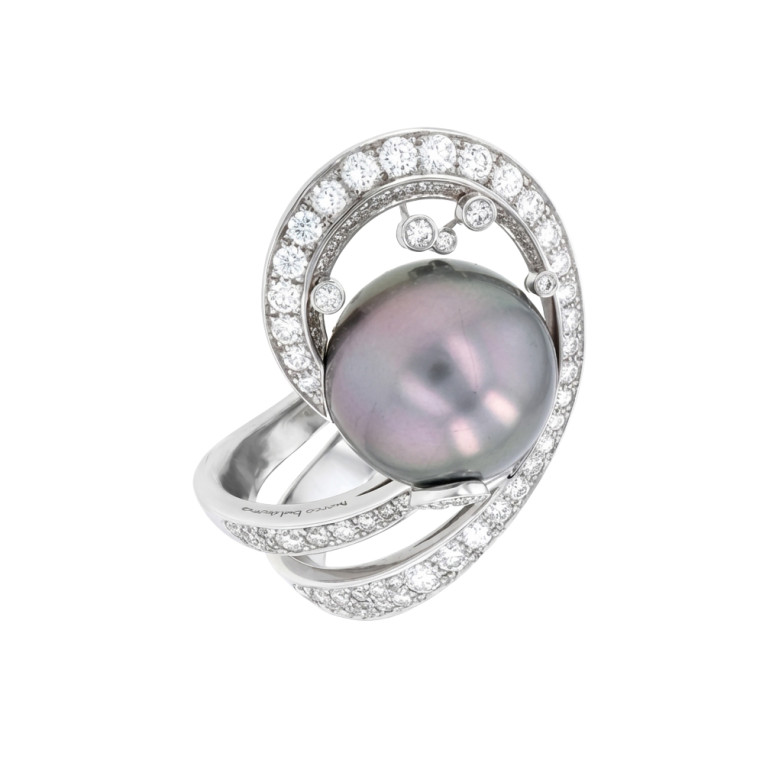 Acheter Bague diamants 1.67 carat et perle signée MARCO MOLLINARIO or blanc 20.56g Comme neuf - 5900,00 € Bague diamants 1.67 carat et perle signée MARCO MOLLINARIO or blanc 20.56g Comme neuf - reconditionné disponible sur Gemme Les Bijoux